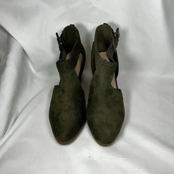 C. Est 1946 Olivine Size 8 Boots Suede Ankle Green Strap - Picture 3 of 10
